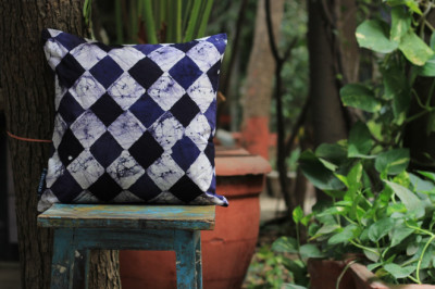 Handcrafts and artisanal clothing for sustainable fashion