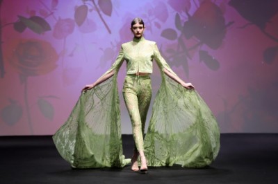 The Role of Augmented Reality in  Reducing Fashion Waste